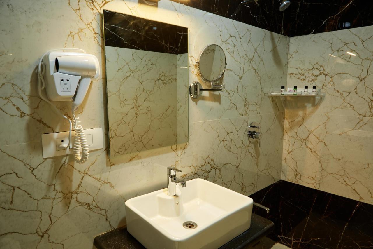 העיר בנגלור Vovo Premier Hotel מראה חיצוני תמונה